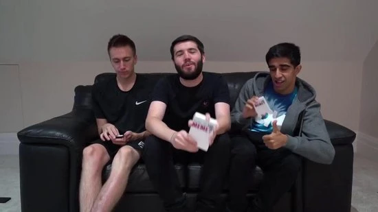 What Do You Meme - Kaartspel / Familiespel / Partyspel - Engelstalige Editie 2 What Do You Meme - Kaartspel / Familiespel / Partyspel - Engelstalige Editie - Afbeelding 2