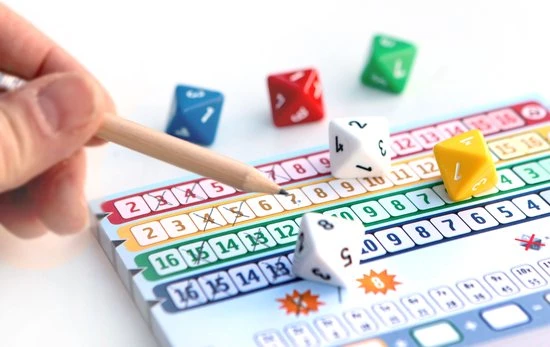 White Goblin Games Qwixx Longo - Dobbelspel - Uitbreiding - 2 Scorebloks Met 80 Scorebladen 5 White Goblin Games Qwixx Longo - Dobbelspel - Uitbreiding - 2 Scorebloks Met 80 Scorebladen - Afbeelding 5