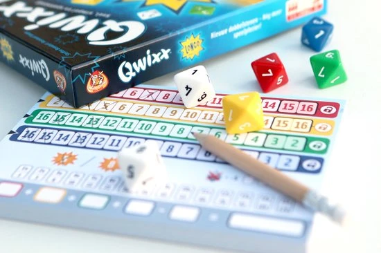 White Goblin Games Qwixx Longo - Dobbelspel - Uitbreiding - 2 Scorebloks Met 80 Scorebladen 4 White Goblin Games Qwixx Longo - Dobbelspel - Uitbreiding - 2 Scorebloks Met 80 Scorebladen - Afbeelding 4