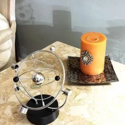 Merkloos Newton Cradle Pendel Van Het Zonnestelsel - Pendulum - Science - Natuurkunde- Oneindig Plezier -Spellen-voor-volwassenen Verkoop 550x412 52