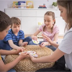 Zygomatic Board Game Studio Dobble Classic - Kaartspel -Spellen-voor-volwassenen Verkoop 550x413 9