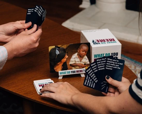 What Do You Meme - Kaartspel / Familiespel / Partyspel - Engelstalige Editie 5 What Do You Meme - Kaartspel / Familiespel / Partyspel - Engelstalige Editie - Afbeelding 5