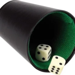 Djeals.nl Yahtzee + Dobbelsteenbak + Kaartenset - Dobbelset - Dobbelbak - Pokerpiste - Pitjesbak - Dobbelspel/Gezelschapsspel Voor Kinderen/Volwassenen - Dobbelstenen - Spel - Kunstleer -Spellen-voor-volwassenen Verkoop 550x486 6