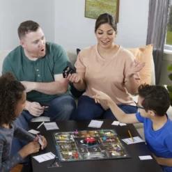 Hasbro Gaming Cluedo Leugenaars Editie - Bordspel -Spellen-voor-volwassenen Verkoop 550x550 232