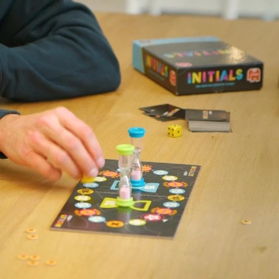 Jumbo Party & Co Initials - Partyspel - Bordspel 2 Jumbo Party & Co Initials - Partyspel - Bordspel - Afbeelding 2
