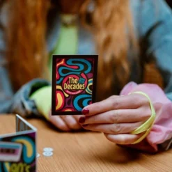 Jumbo The Decades - Gezelschapsspel - Bordspel -Spellen-voor-volwassenen Verkoop 550x550 395