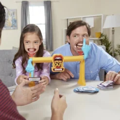 Hasbro Gaming Speak Out Showdown - Partyspel -Spellen-voor-volwassenen Verkoop 550x550 406