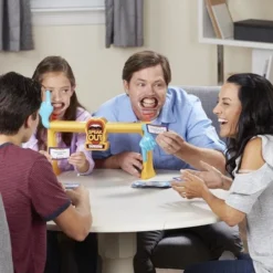 Hasbro Gaming Speak Out Showdown - Partyspel -Spellen-voor-volwassenen Verkoop 550x550 407