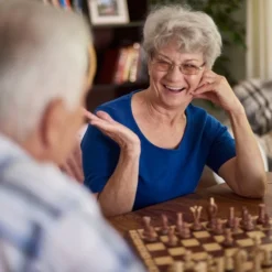 In Round Schaakbord Met Schaakstukken Hout Schaakspel Voor Volwassenen -Spellen-voor-volwassenen Verkoop 550x550 418