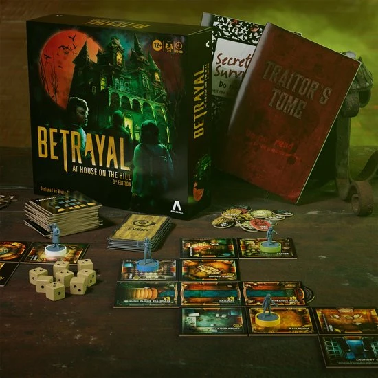 Hasbro Gaming Betrayal At The House On The - Vernieuwde Versie - Engelstalig - Bordspel 8 Hasbro Gaming Betrayal At The House On The - Vernieuwde Versie - Engelstalig - Bordspel - Afbeelding 8