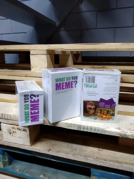 What Do You Meme - Kaartspel / Familiespel / Partyspel - Engelstalige Editie 12 What Do You Meme - Kaartspel / Familiespel / Partyspel - Engelstalige Editie - Afbeelding 12